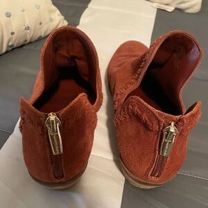 9 wide Vince Camuto ruched ankle boots.   Rust color.